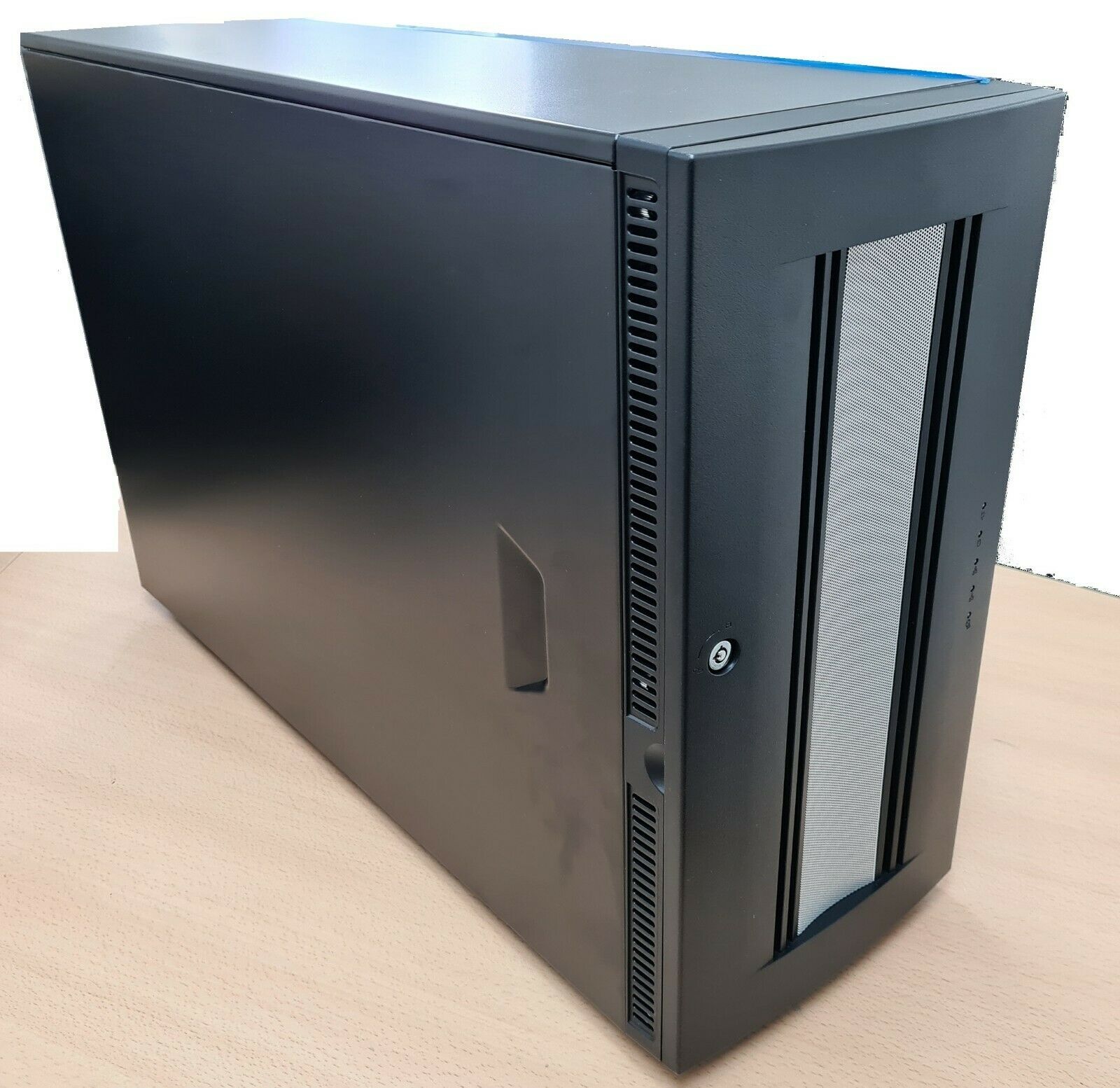 Tower Server AMD EPYC 7502 - 32x2,5Ghz 192GB DDR4 Ram 2x10Gbe RAID 12G IPMI 850W
