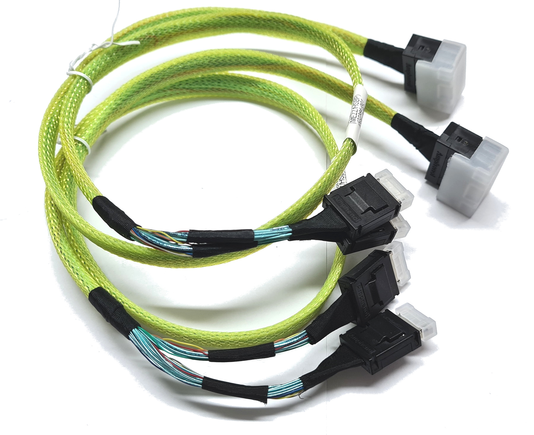 20211130_141035 Intel AXXCBL700HDCV 2xDual SFF-8643 auf 2x OcuLink SFF-8611 Kabel NVME Tri-Mode 0,70cm